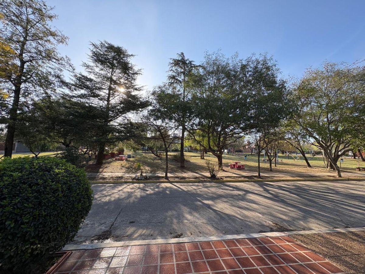 Foto de Vendo Casa Apta Crédito B° Urca 3 dorm gje Piscina, imagen 3