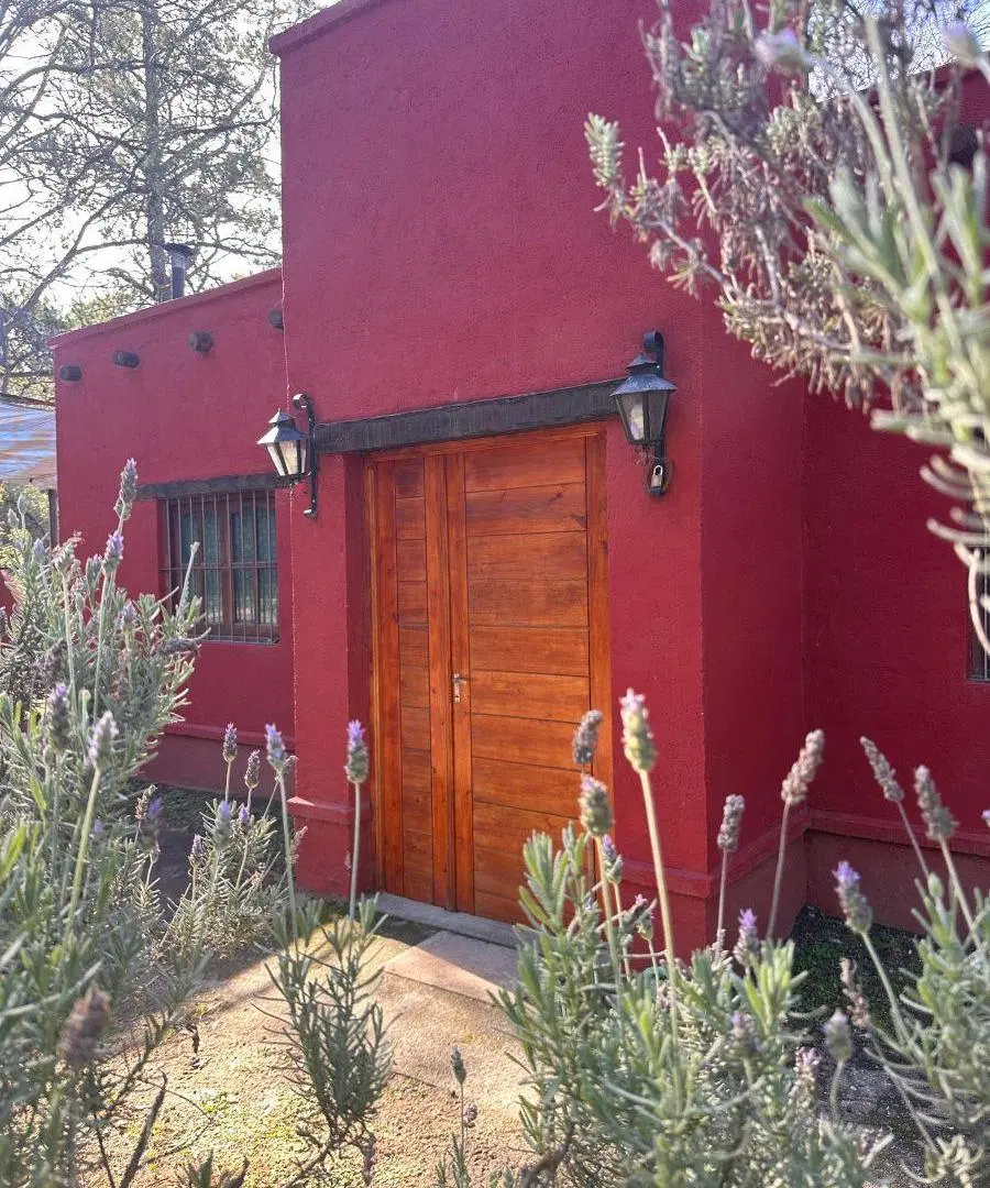Venta casa en Cuesta Blanca a 250 metros del río. 1