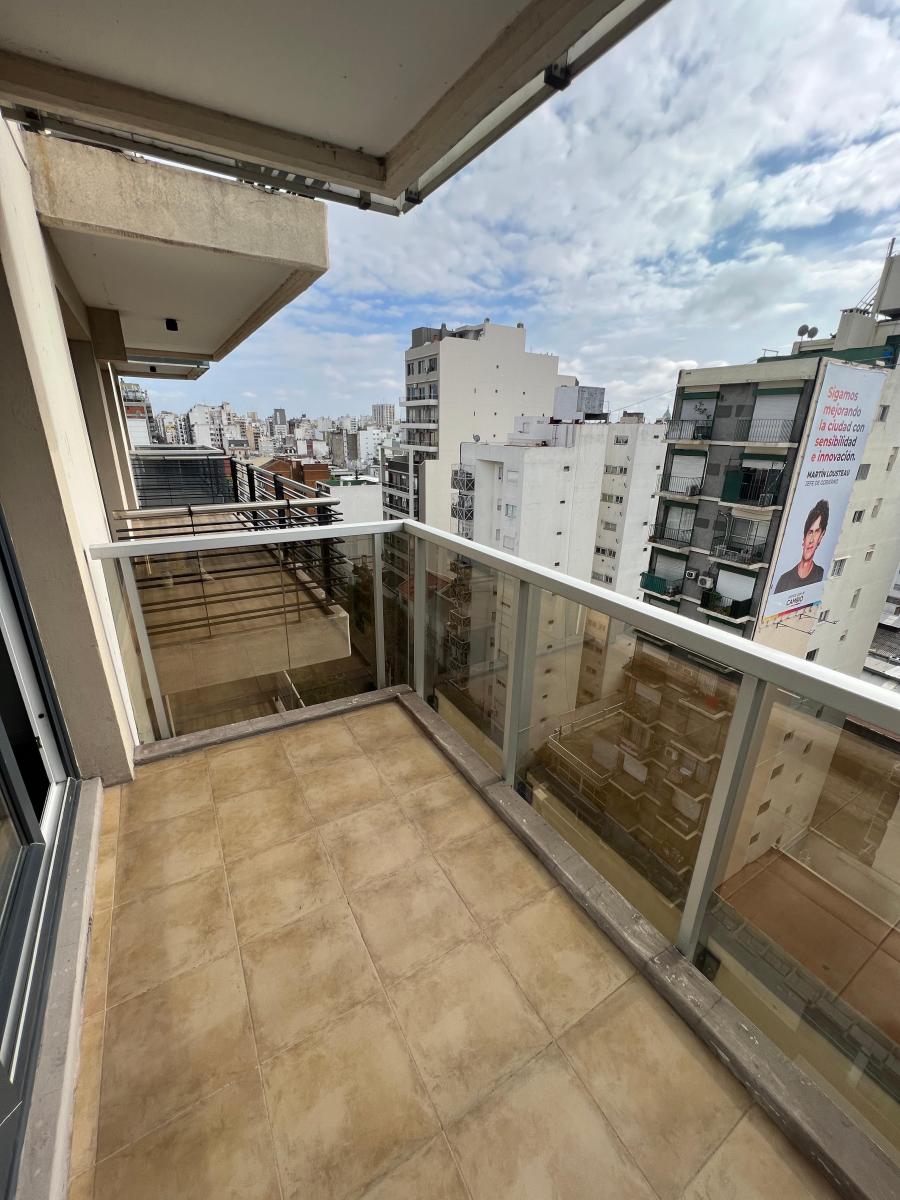 Luminosa Oficina Amoblada + 3 Cocheras 2