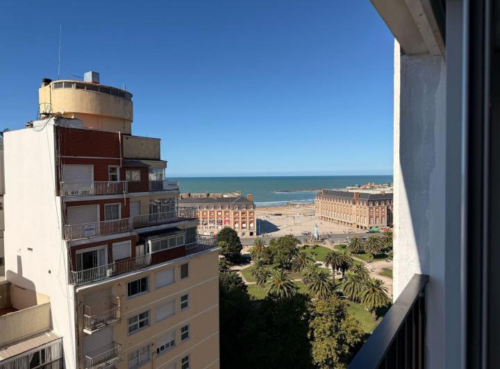 Foto de DEPARTAMENTO DE 1 AMBIENTE RECICLADO FRENTE A PLAZA COLON, imagen 1