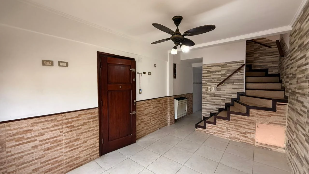 Triplex en venta. Zona Tejedor y Constitucion. 3 ambientes con playrrom