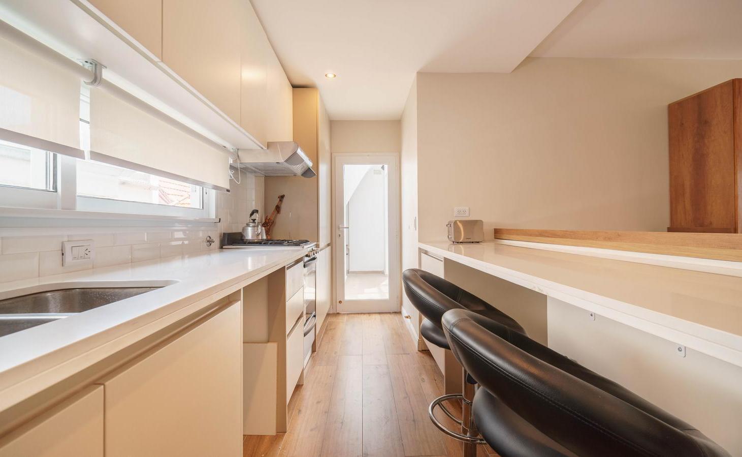 Foto de Casa tipo duplex en alquiler de vivienda o comercial zona Guemes, imagen 4
