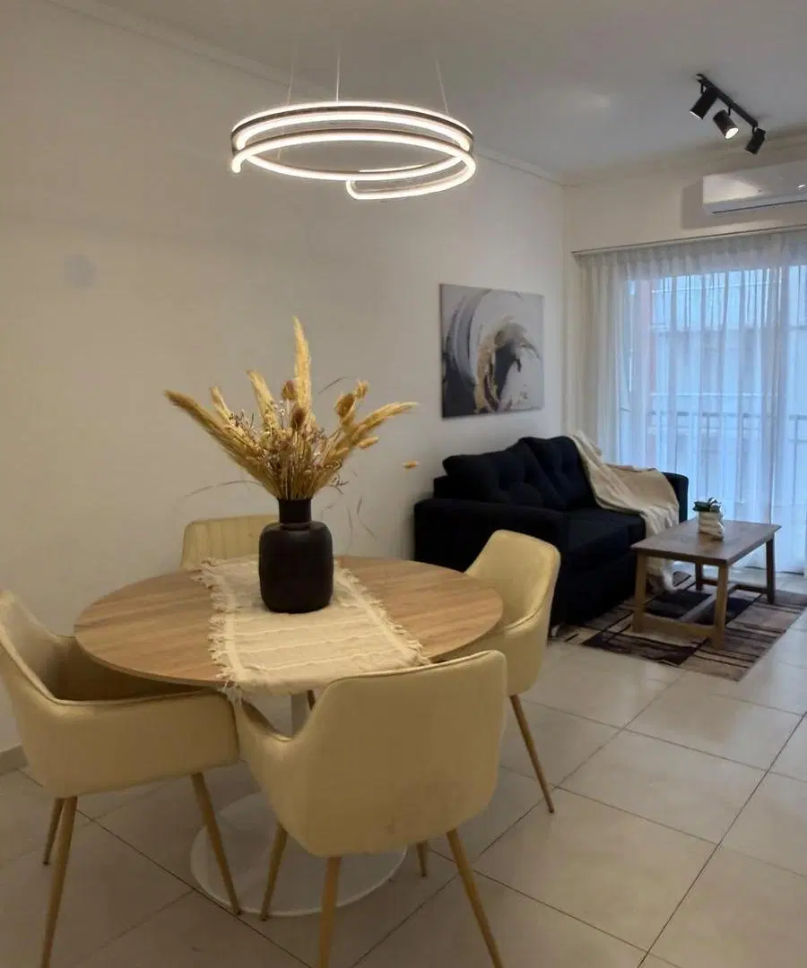 Venta departamento dos ambientes con dependencia de servicio. Zona plaza Colon 4
