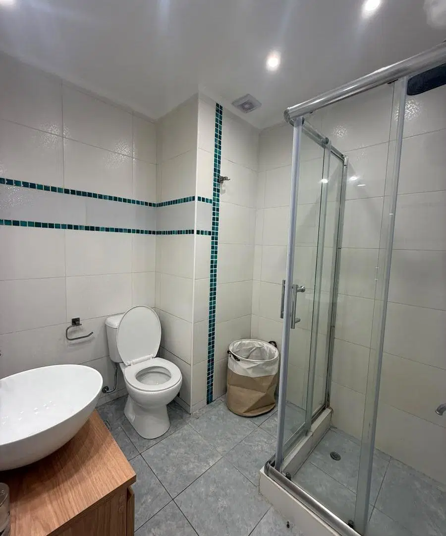 Venta departamento dos ambientes con dependencia de servicio. Zona plaza Colon 8