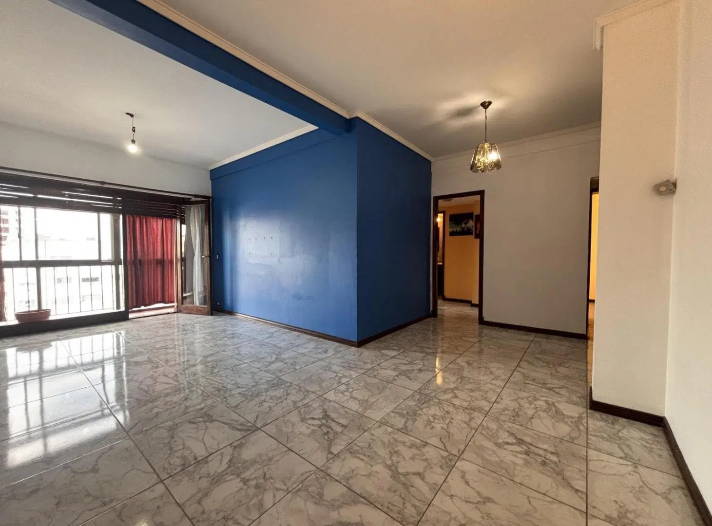 Venta semipiso 3 ambientes con dependencia de servicio. Cochera y baulera. Zona macrocentro 3