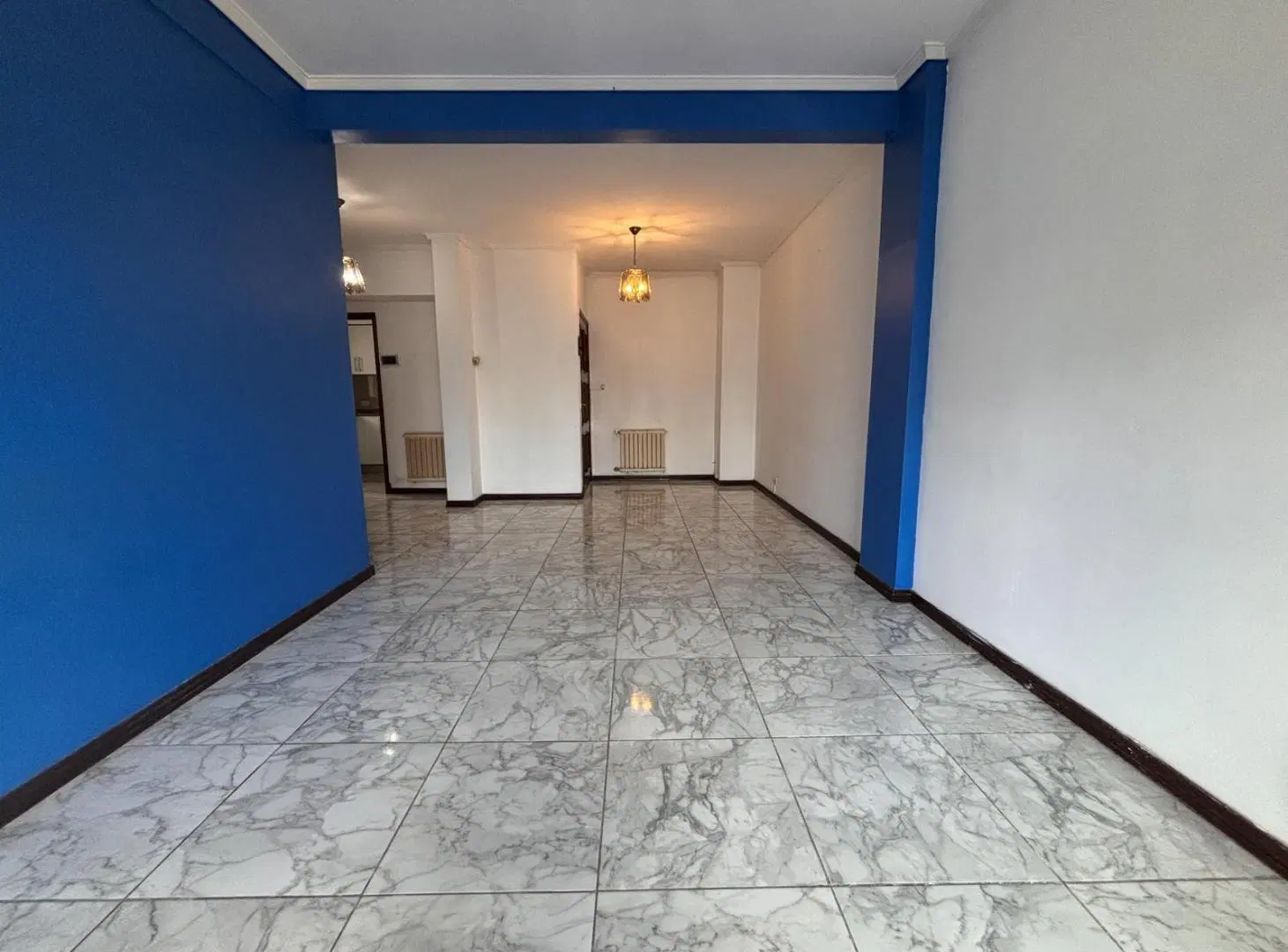 Venta semipiso 3 ambientes con dependencia de servicio. Cochera y baulera. Zona macrocentro 5