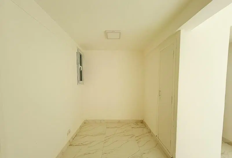 Venta departamento tres ambientes, zona centro, sobre vereda de sol 5