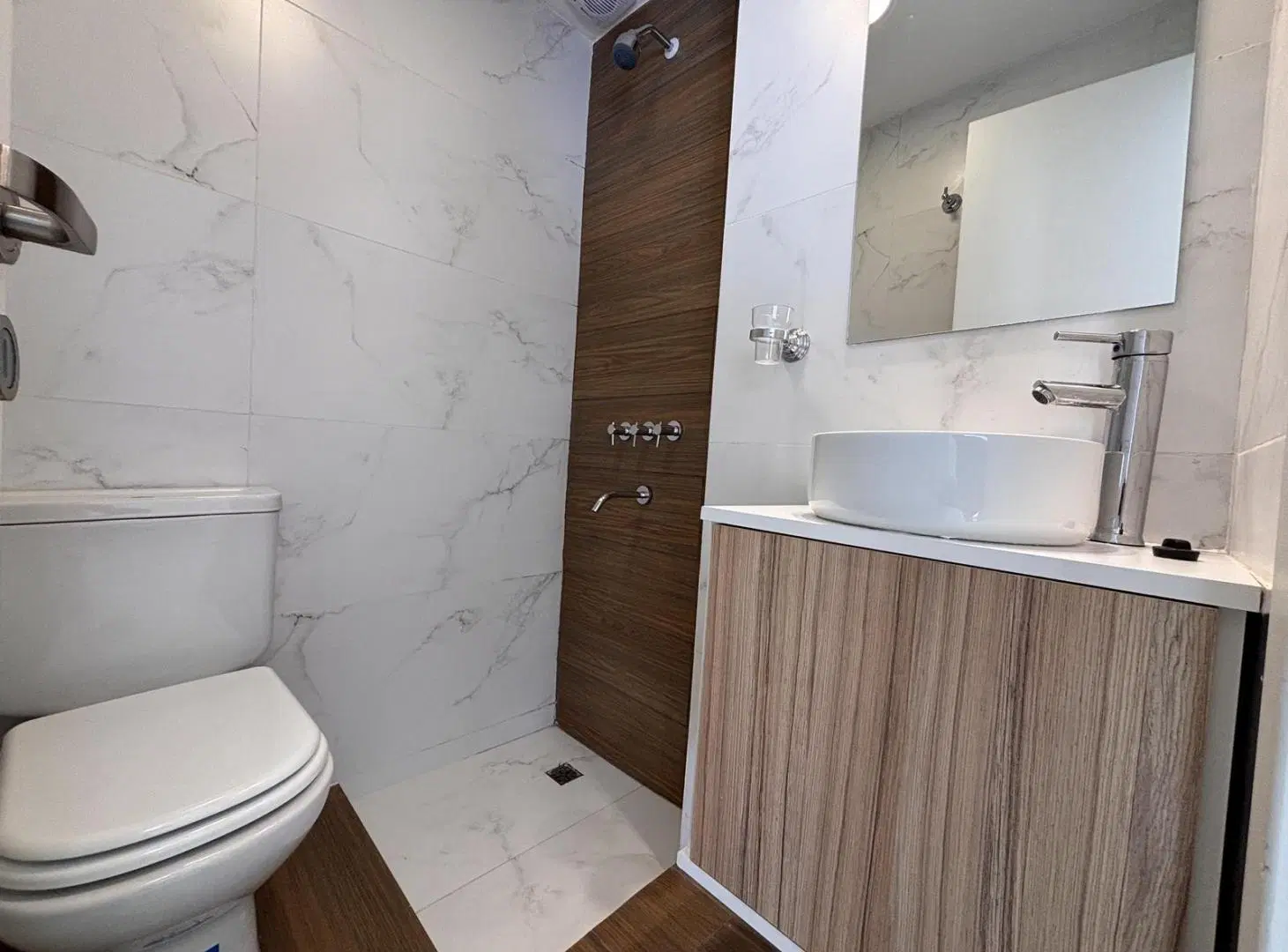 Venta departamento un ambiente, sobre vereda de sol. Zona centro, a metros del mar 5