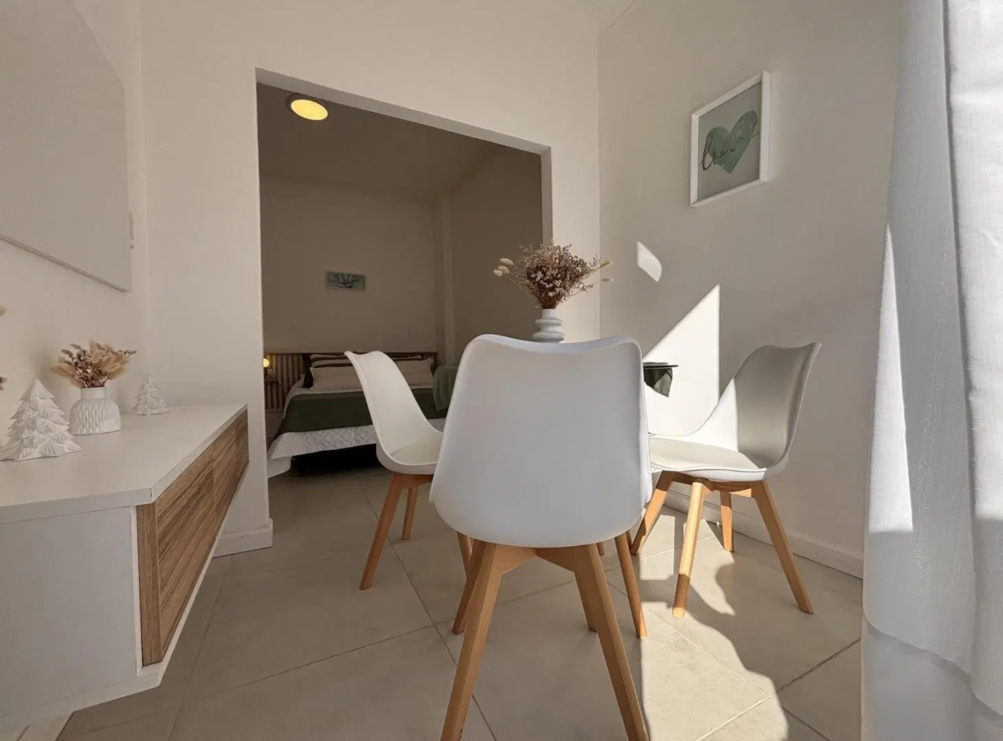 Venta departamento un ambiente, sobre vereda de sol. Zona centro, a metros del mar 4