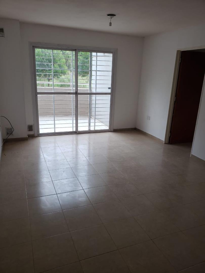 Foto de BALCONES DEL CHATEAU - OPORTUNIDAD 3 DORM -BALCON - COCHERA, imagen 4