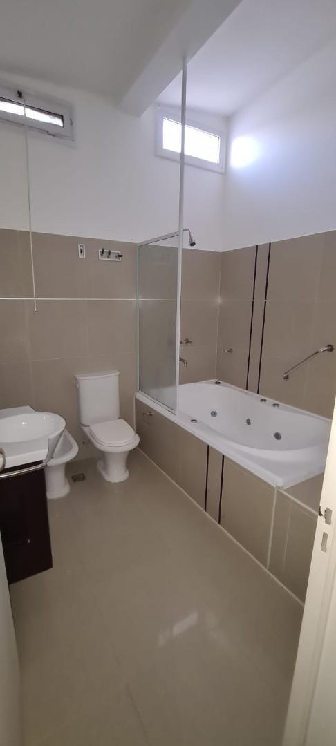 Foto de CASA INAUDI 3 DORM 1 BAÑO C/JACUZZI PISCINA QUINCHO 2 COCHER, imagen 4