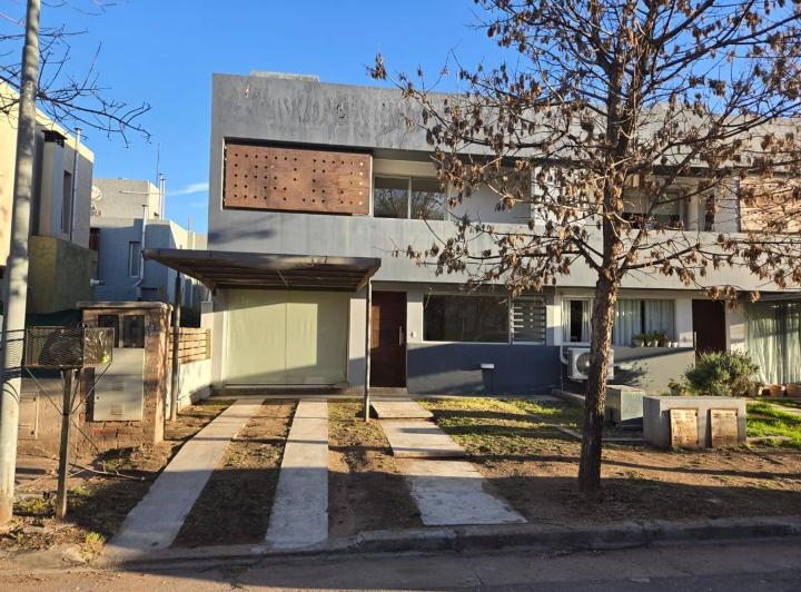 LA CATALINA DUPLEX 3D 3B ESTAR GALERIA CERRADA JARDIN 1