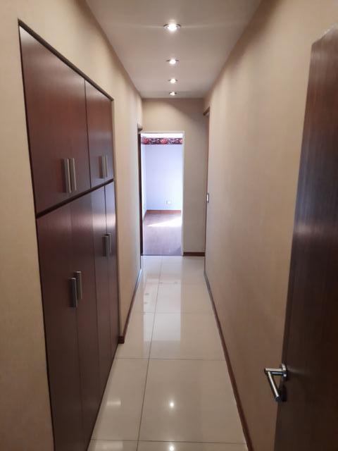 Moderno y Lujoso Piso de 5 Ambientes, con Dependencia, Cochera y Baulera 3