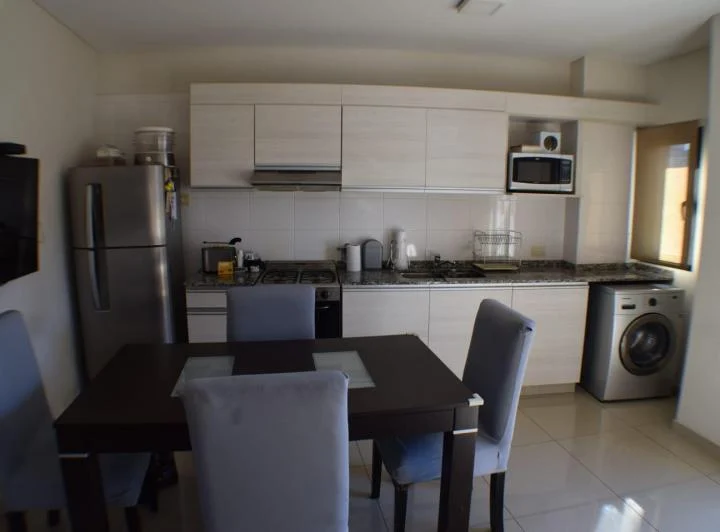 Muy lindo depto. 2 ambientes con balcon. COCHERA. Jardin c/parrilla común 4