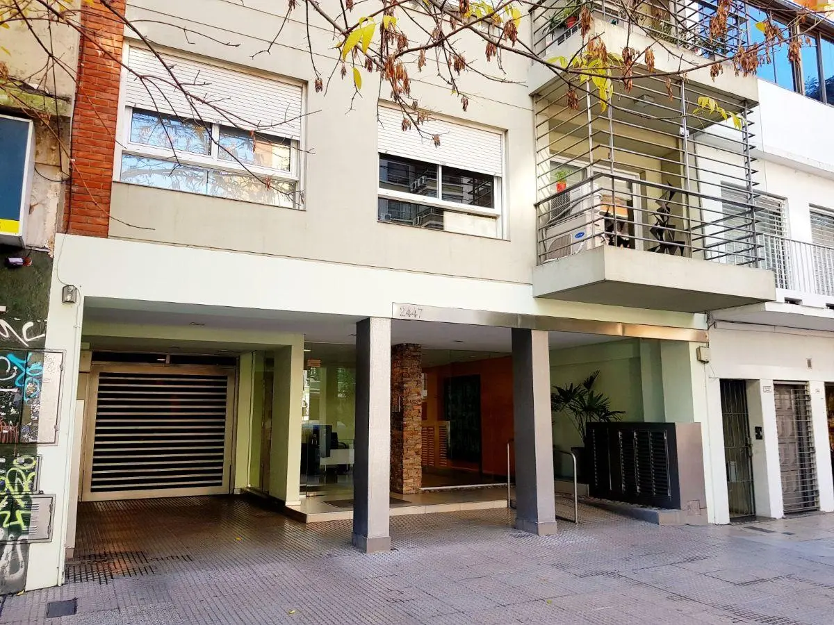 Excelente Semipiso de 4 Amb. Al Frente, 2 Patios, Baulera, Cochera y Amenities. 2