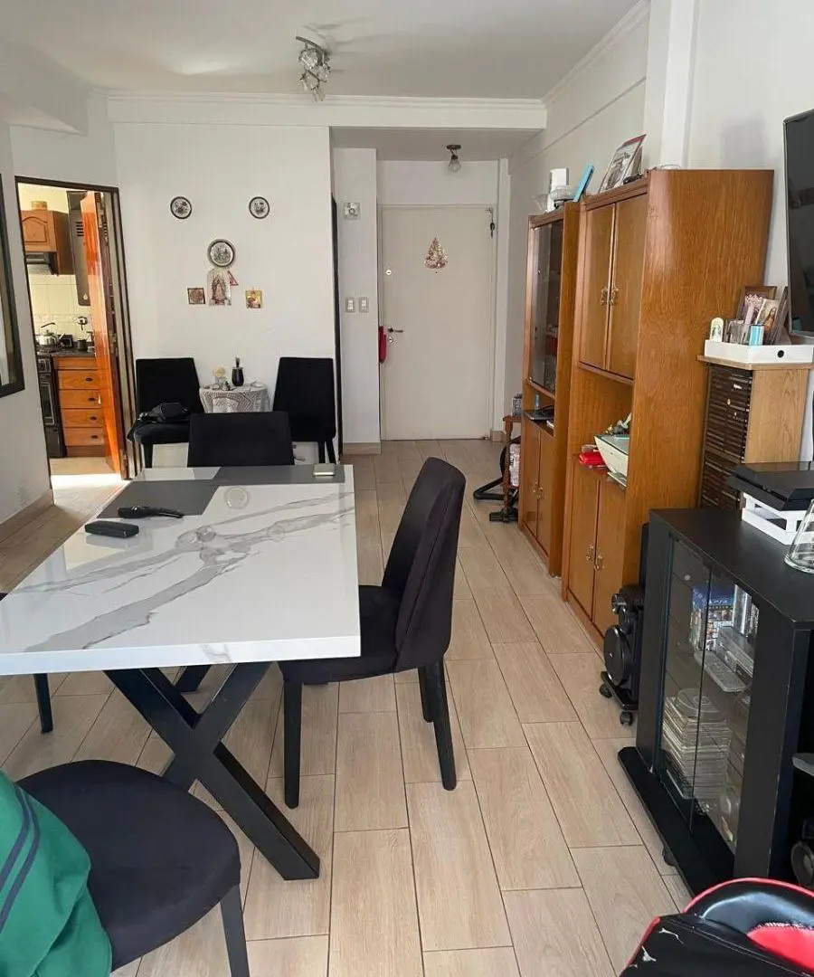 Excelente Semipiso de 3 Ambientes con Balcón en Impecable Estado. Muy Luminoso. 1