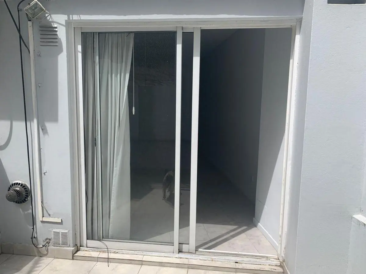 Muy lindo monoambiente amplio, con patio 3