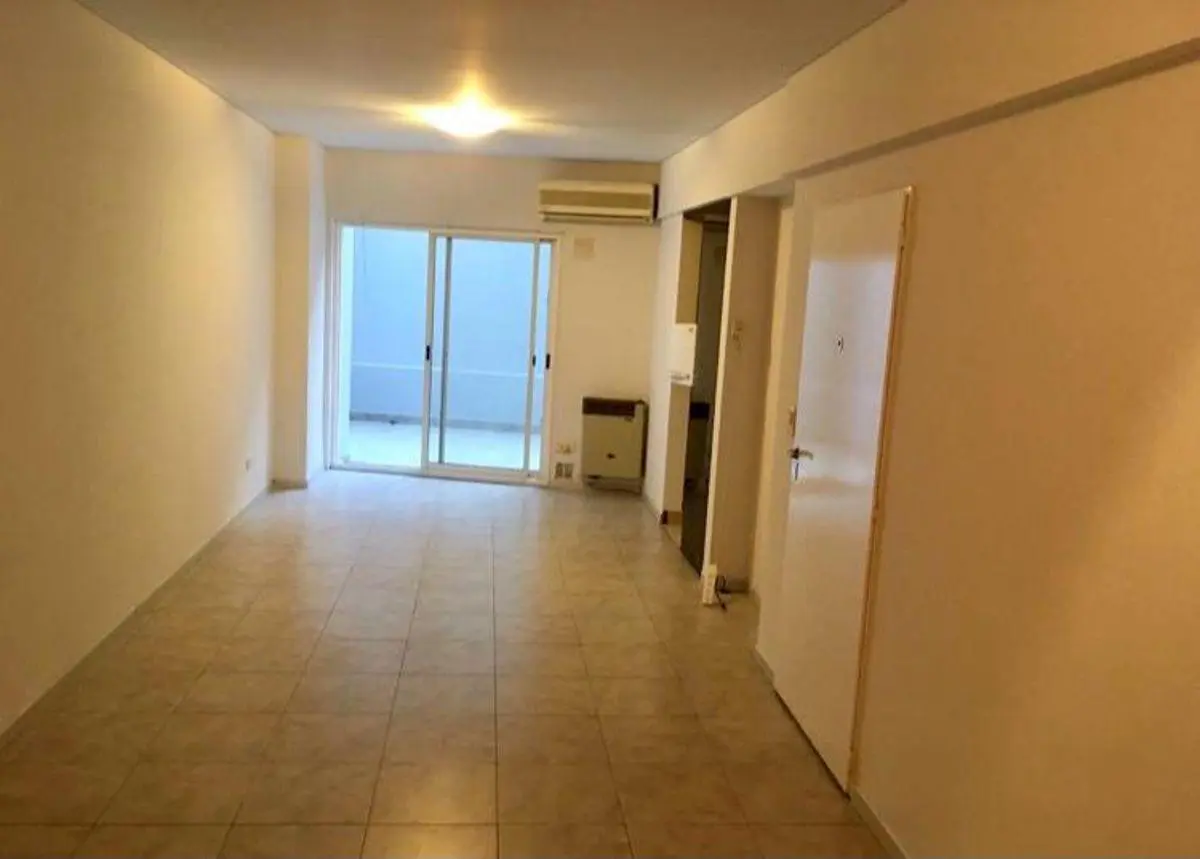 Muy lindo monoambiente amplio, con patio 4