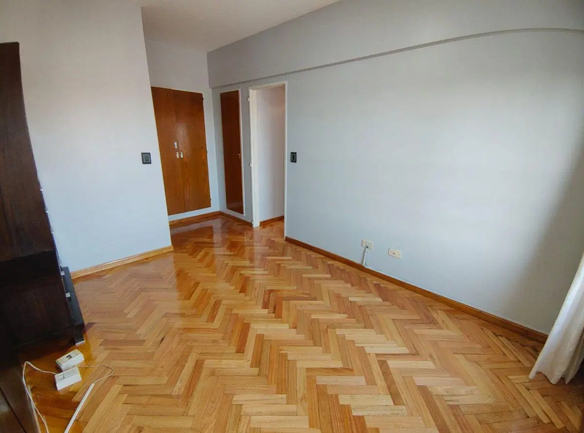 Impecable departamento de 3 ambientes con balcón al contrafrente c/cochera y baulera 5