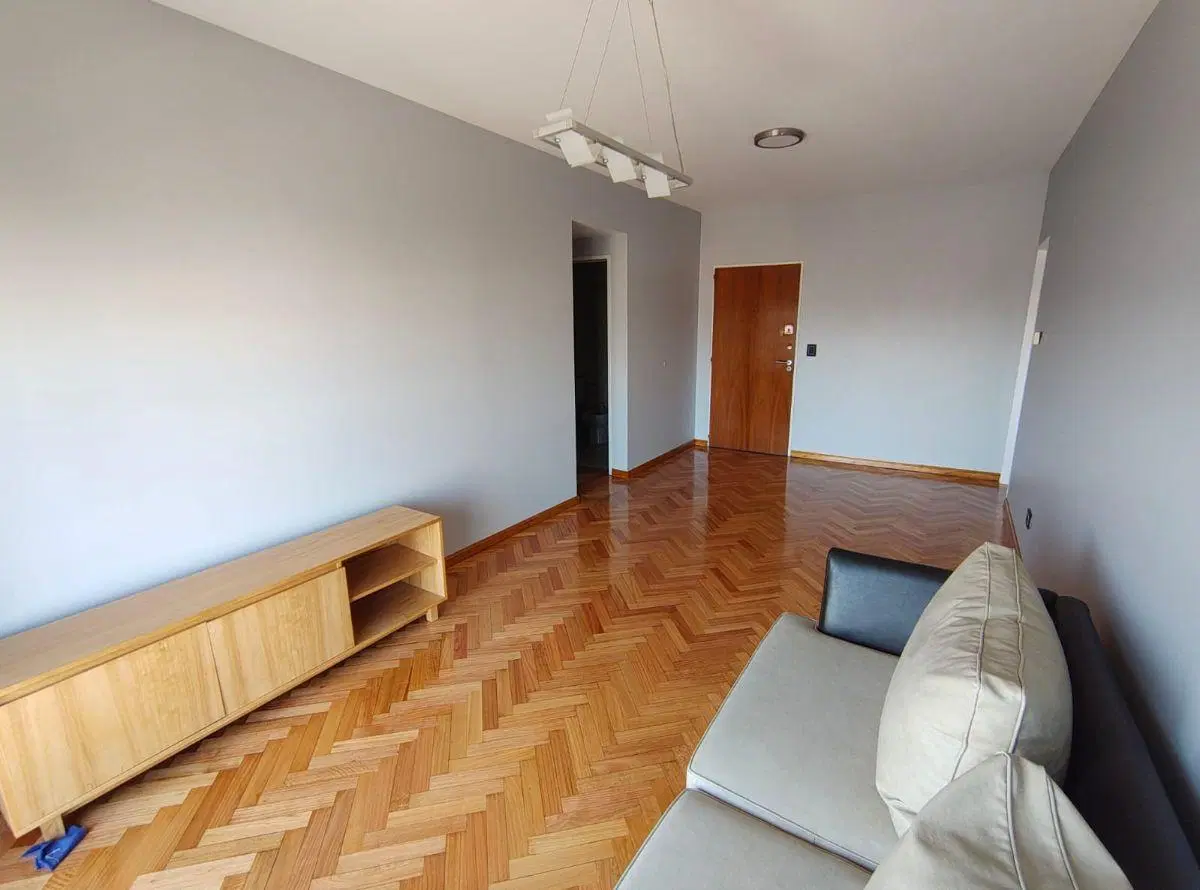 Impecable departamento de 3 ambientes con balcón al contrafrente c/cochera y baulera 2