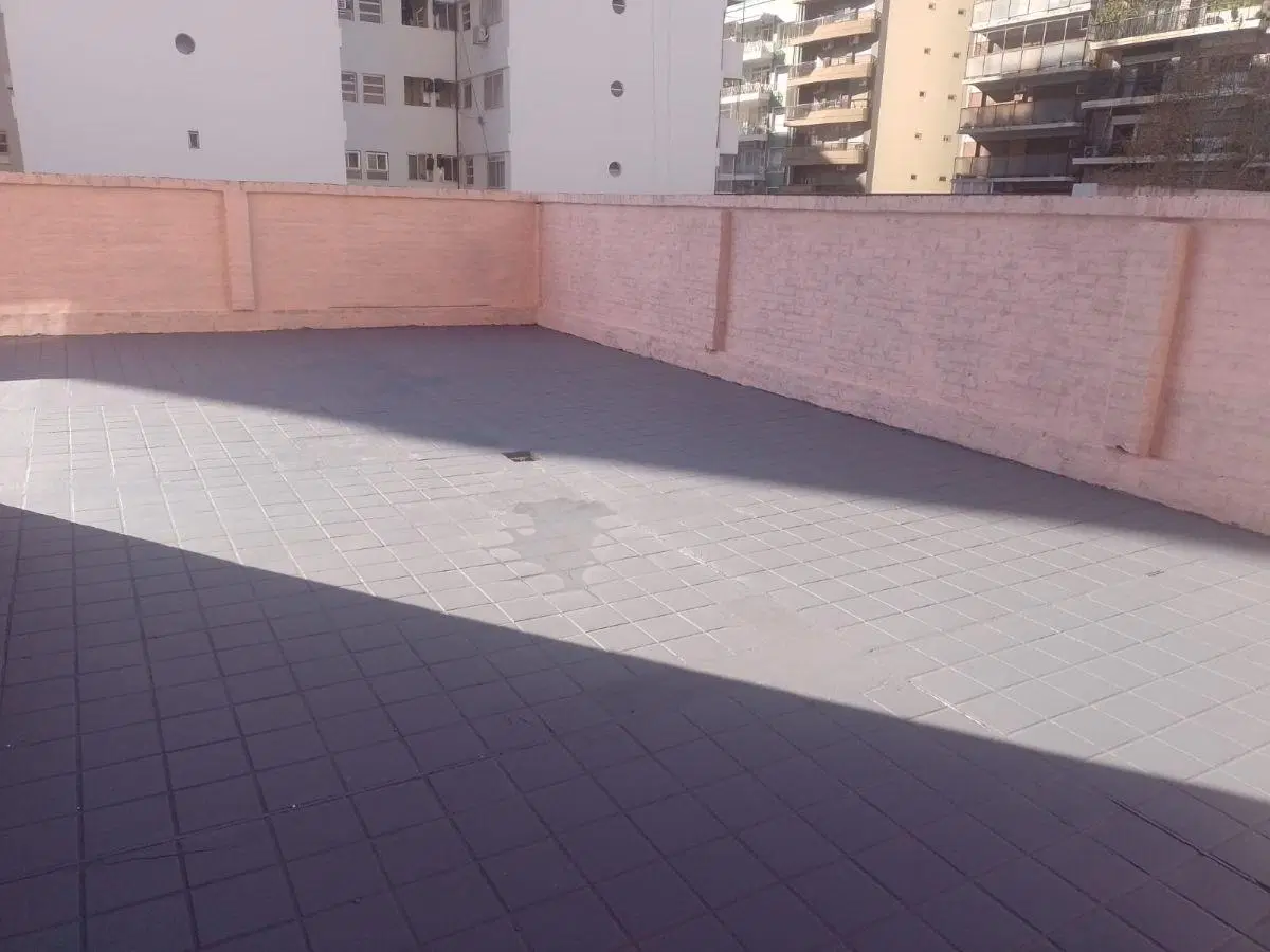 Buenísimo departamento de 2 ambientes. Con un super patio. 2