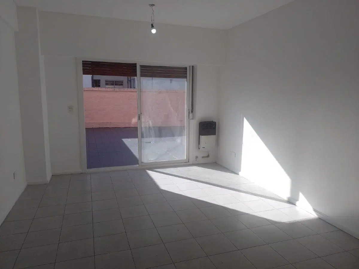 Buenísimo departamento de 2 ambientes. Con un super patio. 3