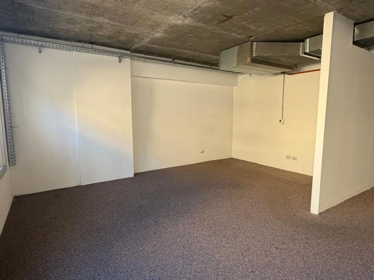 IMPECABLE OFICINA PREMIUM EN PLANTA LIBRE CON COCHERAS 4