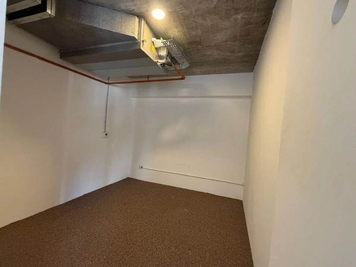 IMPECABLE OFICINA PREMIUM EN PLANTA LIBRE CON COCHERAS 5