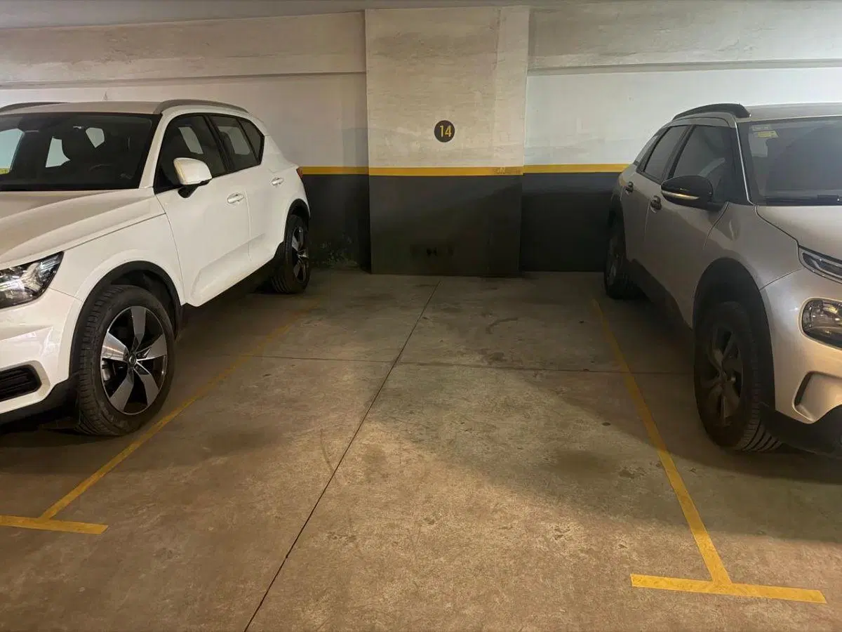 IMPECABLE OFICINA PREMIUM EN PLANTA LIBRE CON COCHERAS 2