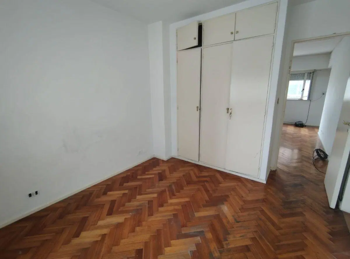 Amplio Depto. de 2 ambientes con una superficie total de 52 m² 3
