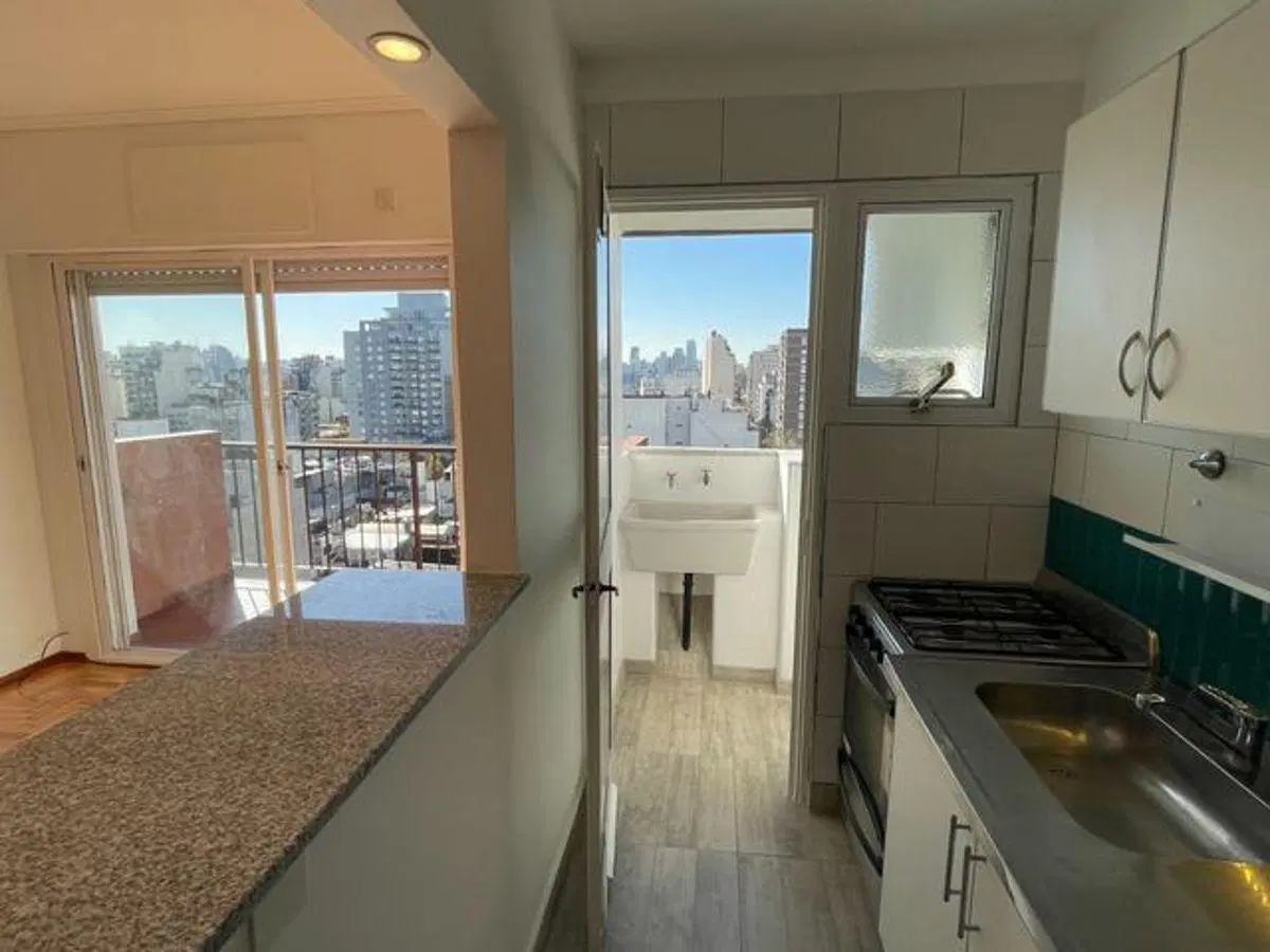 Impecable departamento de 2 ambientes c/balcon. Refaccionado a nuevo. 2