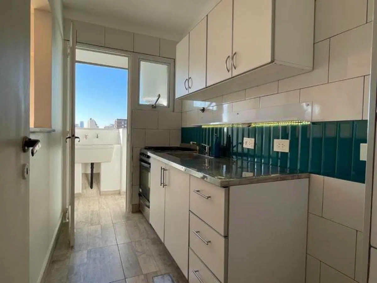 Impecable departamento de 2 ambientes c/balcon. Refaccionado a nuevo. 4