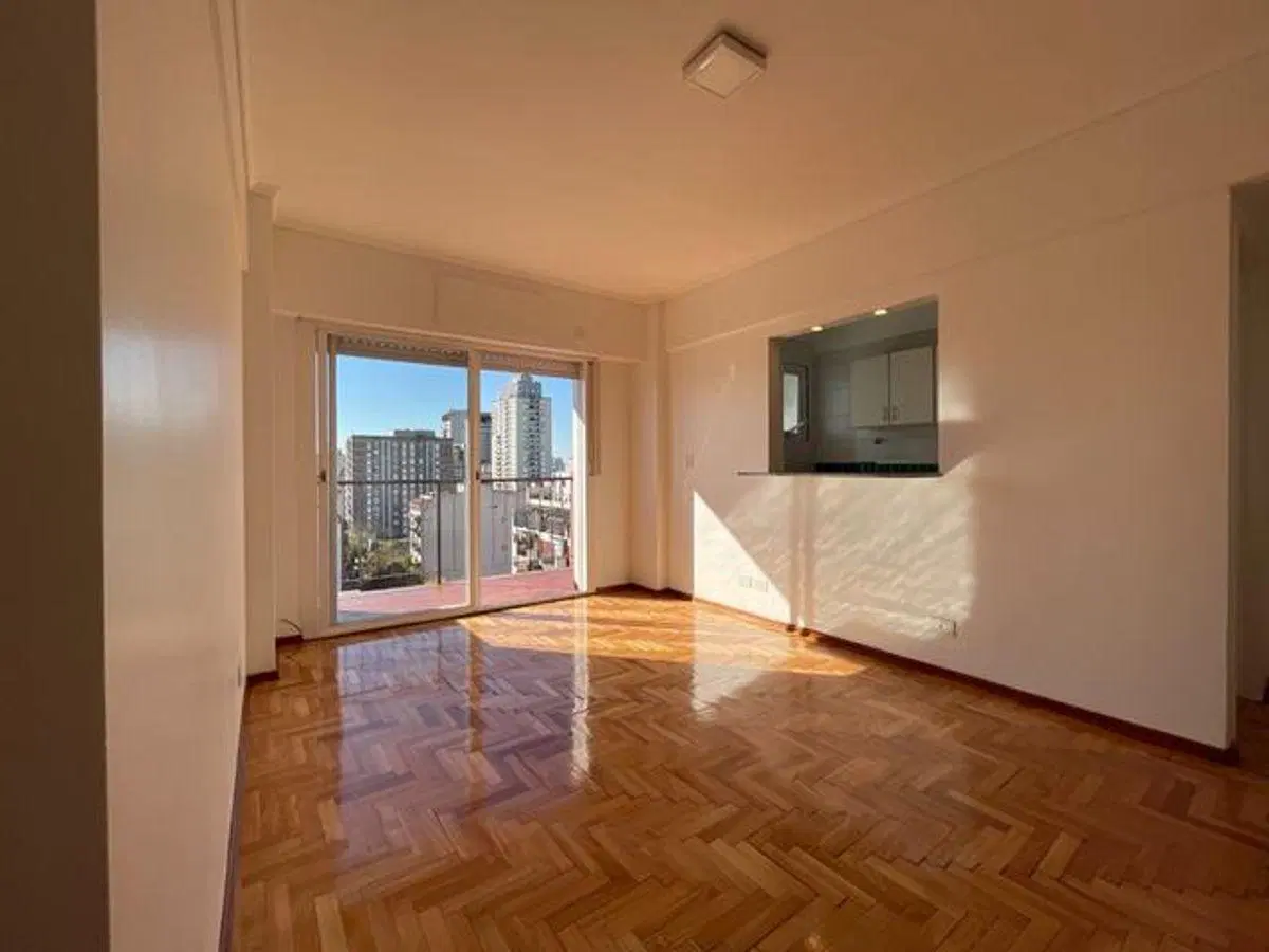 Impecable departamento de 2 ambientes c/balcon. Refaccionado a nuevo. 1