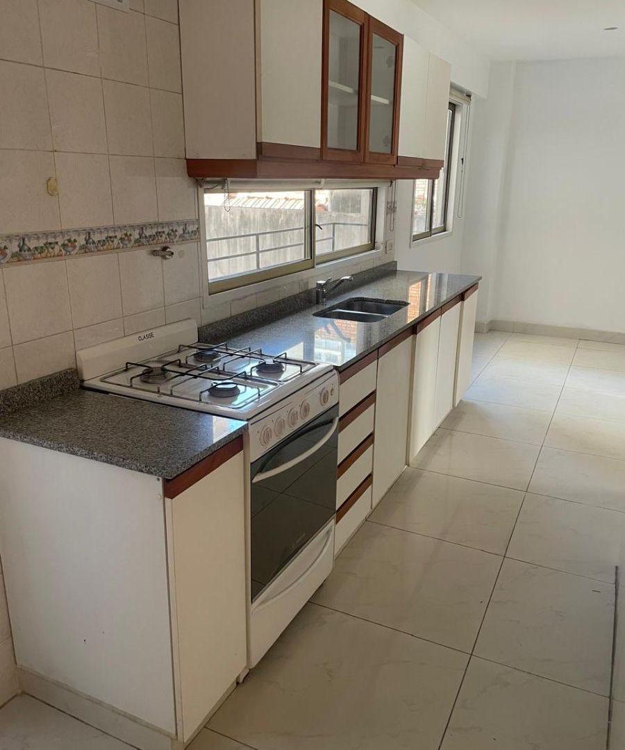 Foto de Olazabal 2800 Excelente semipiso de 3 amb al contrafrente con balcón y, imagen 5
