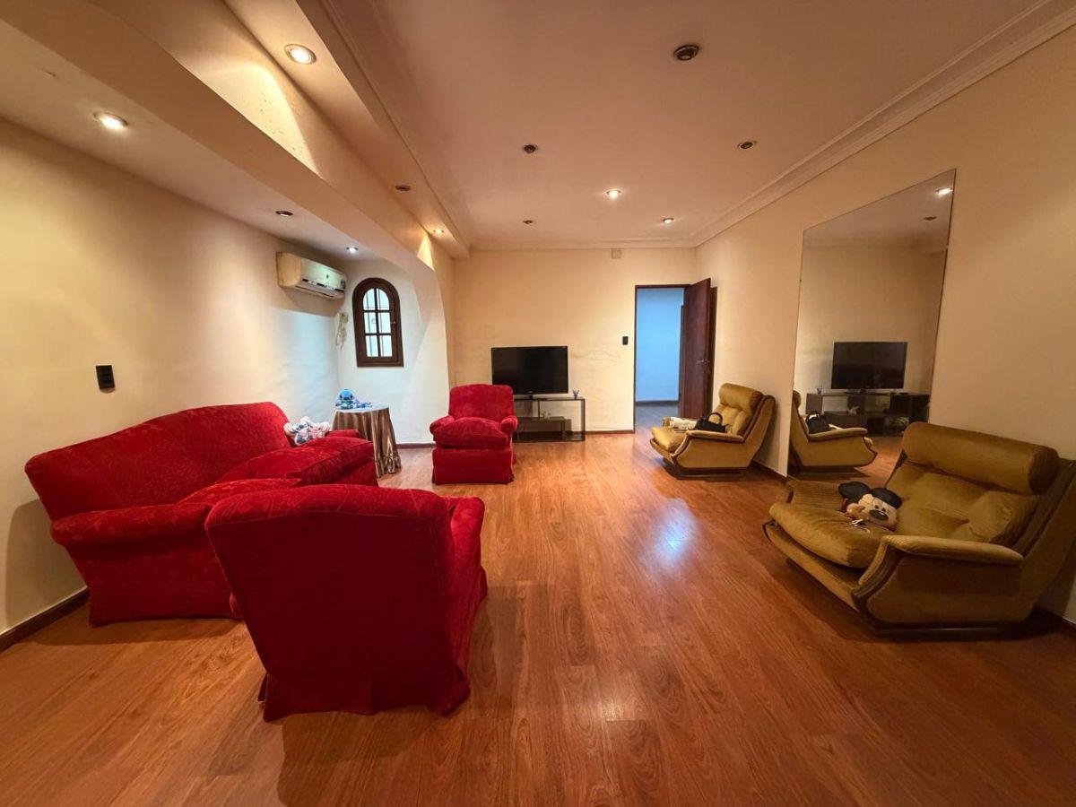 Foto de Casa luminosa y funcional, con jardín, playroom y terraza, imagen 2