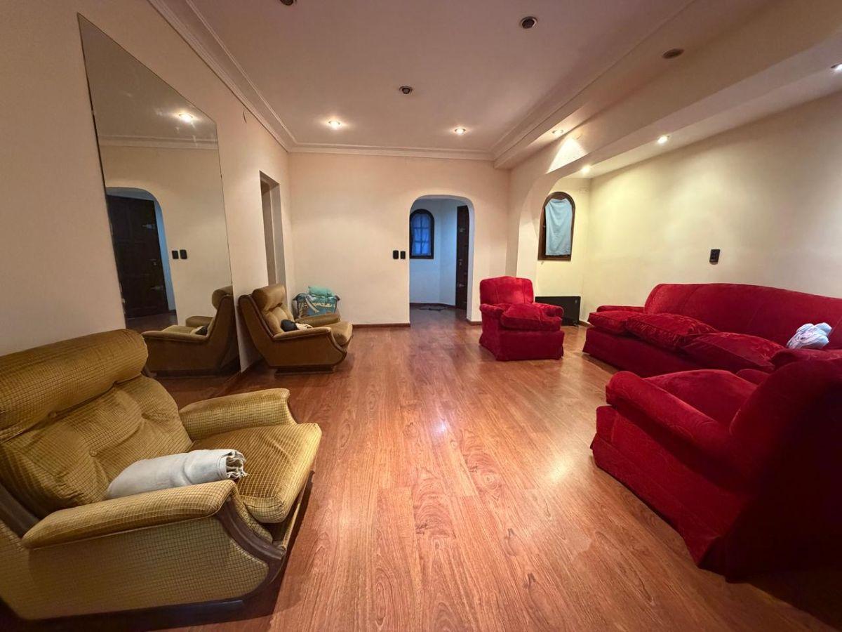 Foto de Casa luminosa y funcional, con jardín, playroom y terraza, imagen 1