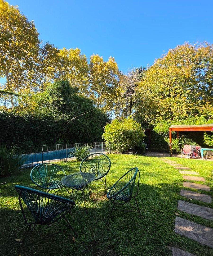 CHALET DE ESTILO - BAJO DE VTE LOPEZ