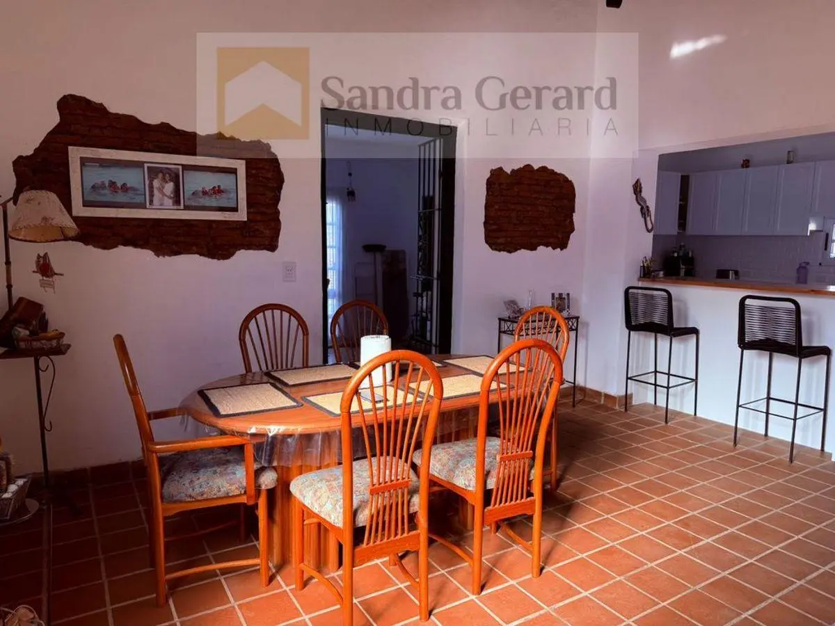 CASA LUMINOSA DE 3 DORMITORIOS CON AMPLIO PARQUE 4