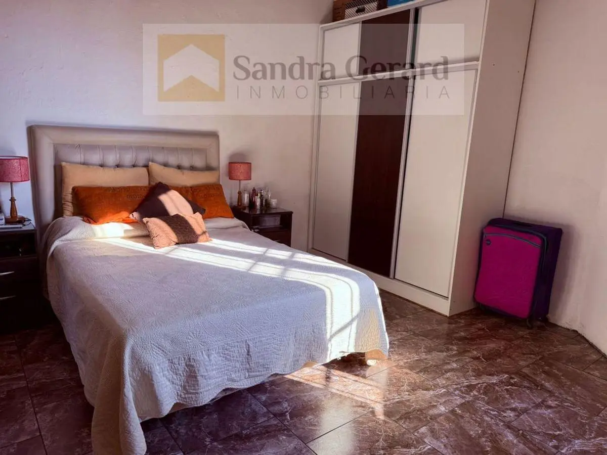 CASA LUMINOSA DE 3 DORMITORIOS CON AMPLIO PARQUE 5