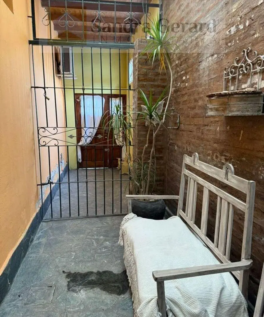 CASA EN VENTA–3 DORMITORIOS–PATIO VERDE CON PILETA–UBICACIÓN ESTRATÉGICA 3