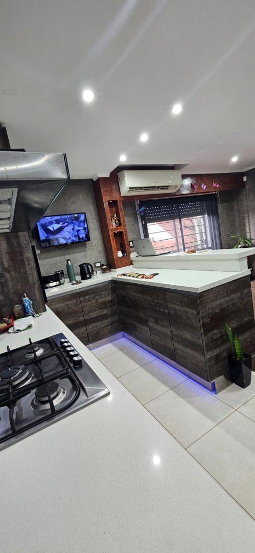 Foto de VENTA DE EXCELENTE DEPTO. 4 AMB EN LOMAS DEL MIRA, imagen 3