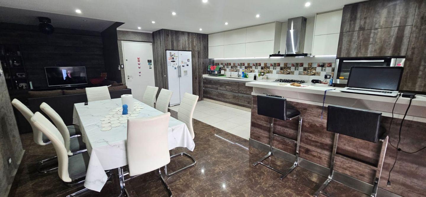 VENTA DE EXCELENTE DEPTO. 4 AMB EN LOMAS DEL MIRA