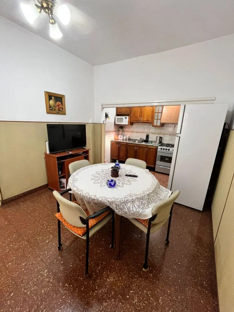 CASA 3 AMB CON LOCAL,  PATIO, COCHERA Y DEPTO 2 AMB EN CIUDAD MADERO. VENTA 5