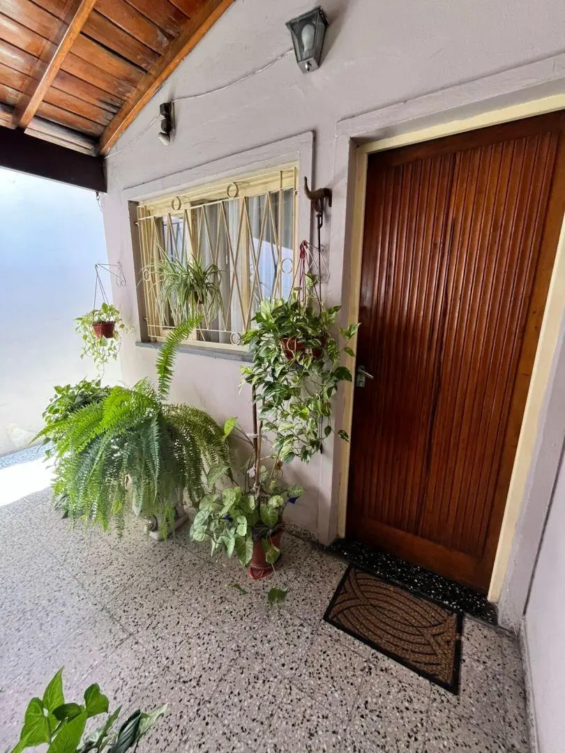 CASA 3 AMB CON LOCAL,  PATIO, COCHERA Y DEPTO 2 AMB EN CIUDAD MADERO. VENTA 2