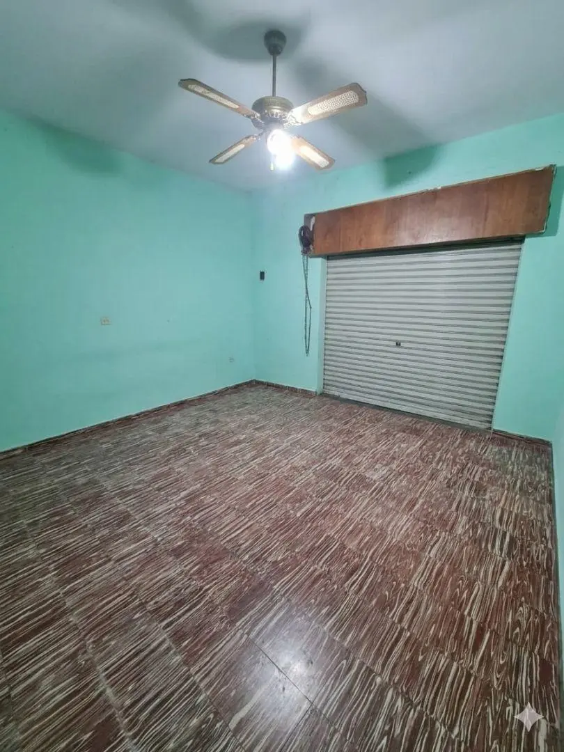 CASA 3 AMB CON LOCAL,  PATIO, COCHERA Y DEPTO 2 AMB EN CIUDAD MADERO. VENTA 3