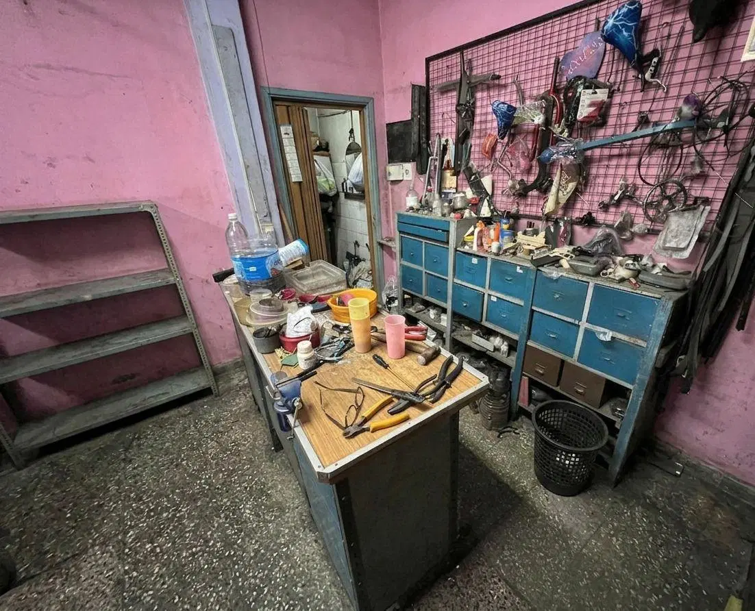 VENTA DE LOCAL SOBRE AV. VELEZ SARSFIELD, CIUDAD MADERO 4