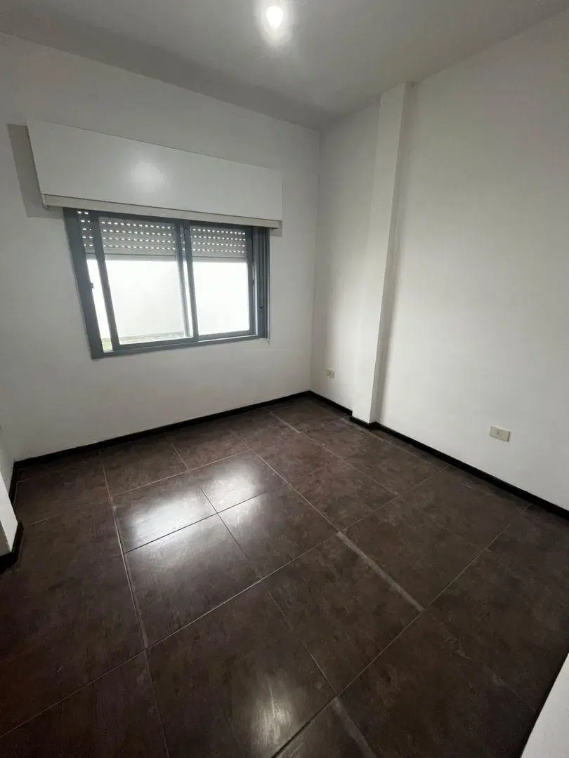 ALQUILER DE DPTO. 2 AMB. CON PATIO Y TERRAZA EN C. MADERO 5