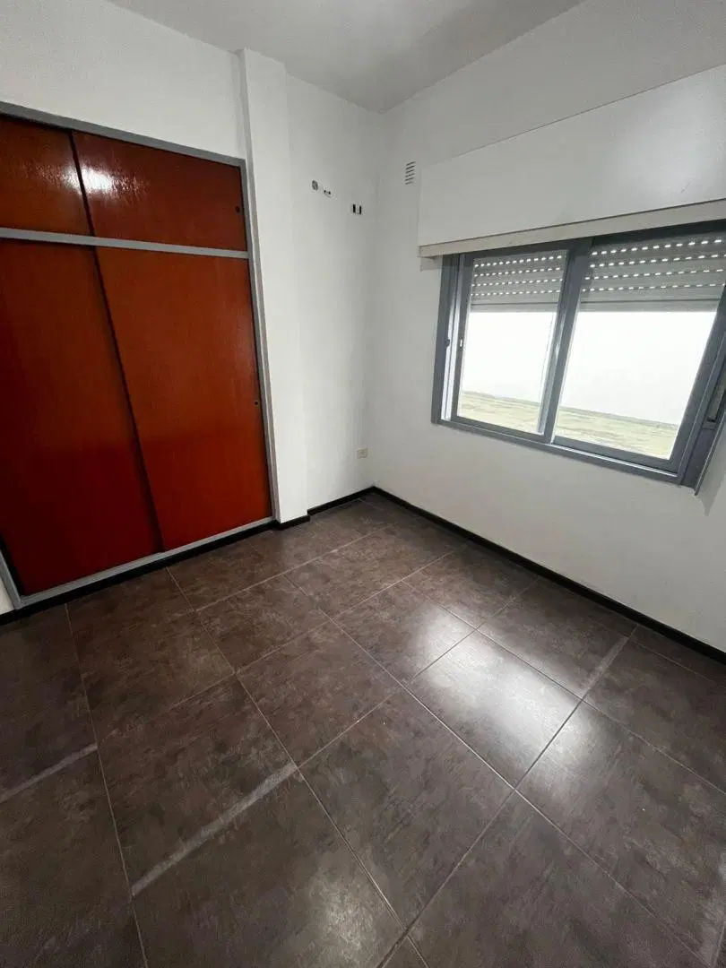ALQUILER DE DPTO. 2 AMB. CON PATIO Y TERRAZA EN C. MADERO 4