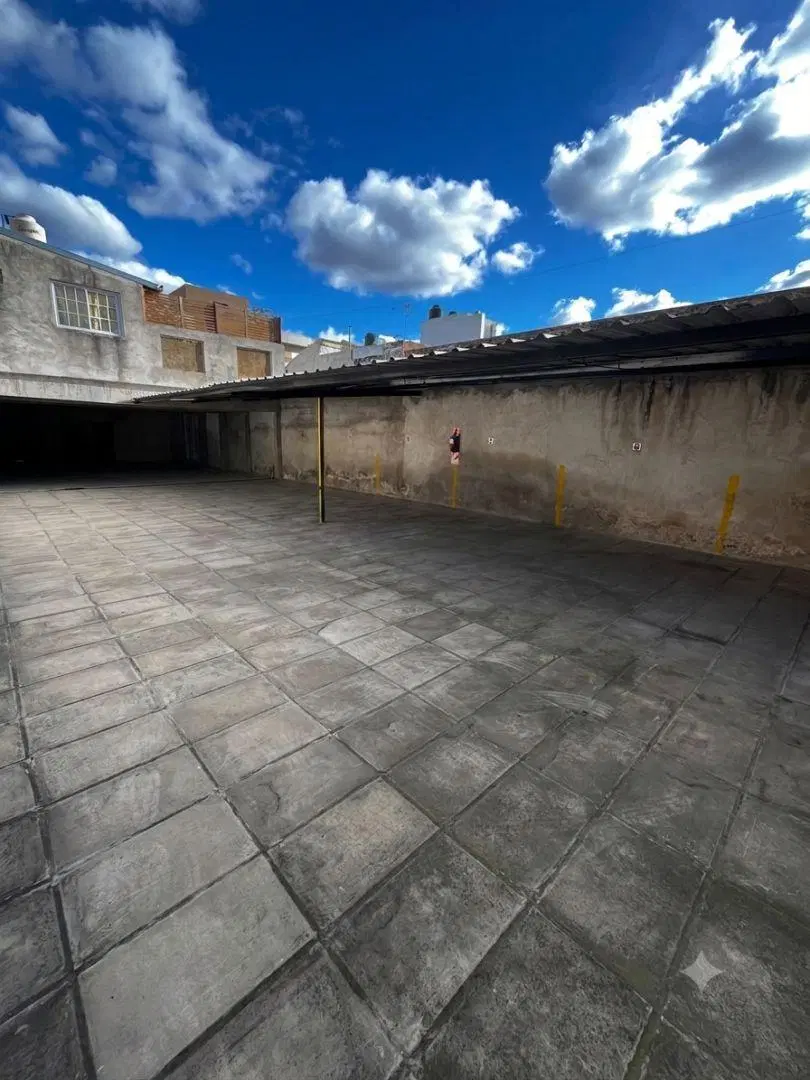 ALQUILER DE GALPÓN DE 257m² EN C. MADERO 5