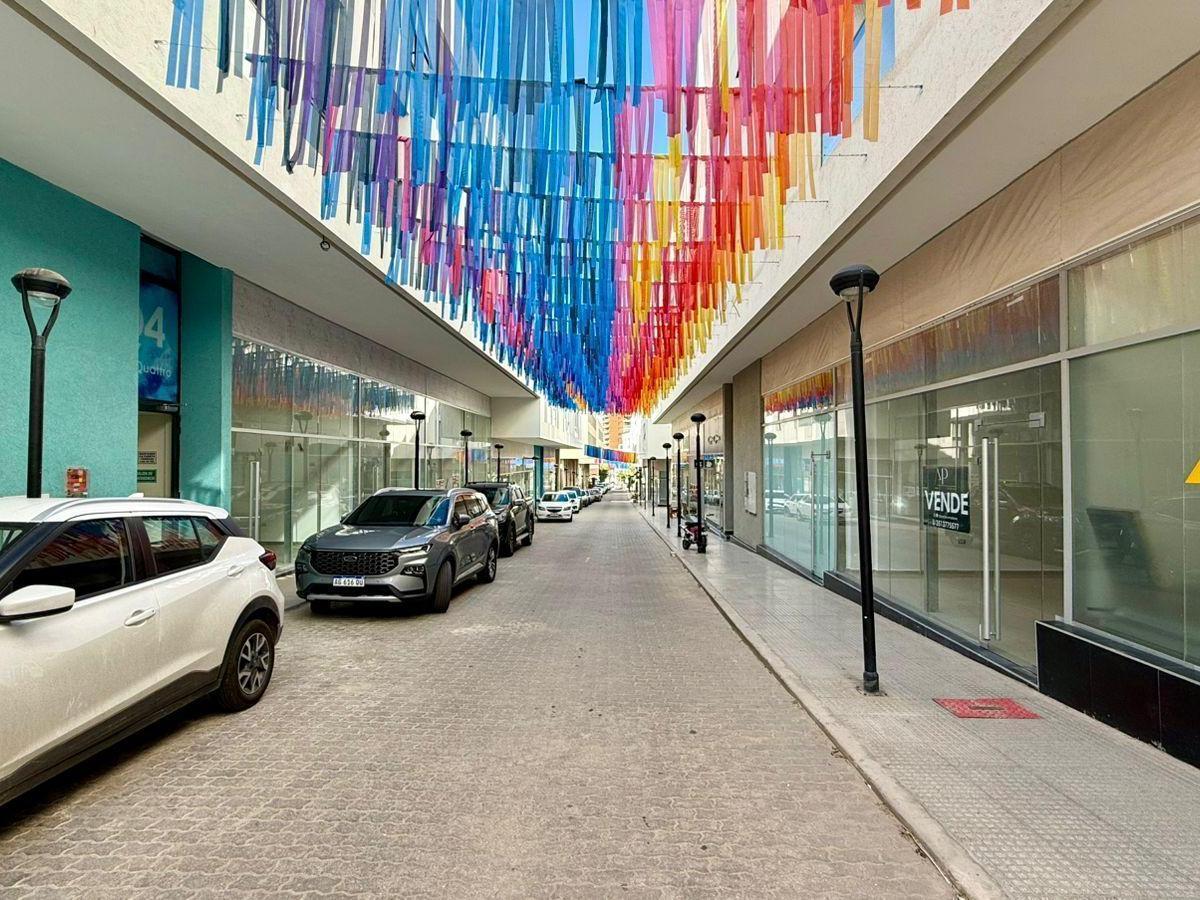 Local comercial en venta, 35 m2. Paseo Quattro. Centro, Villa Carlos Paz.
